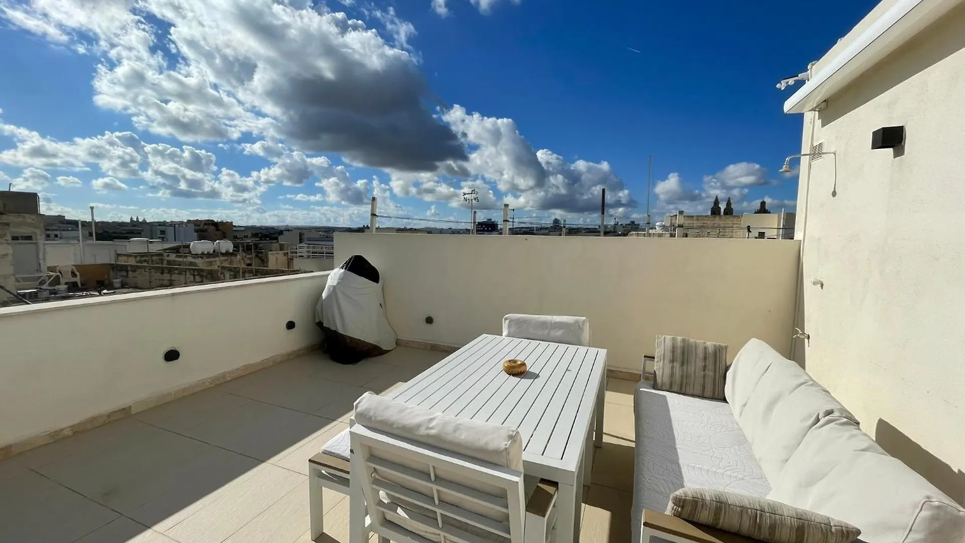 Homestay Nemy Sliema Guesthouse
